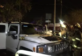 Camioneta incediada.